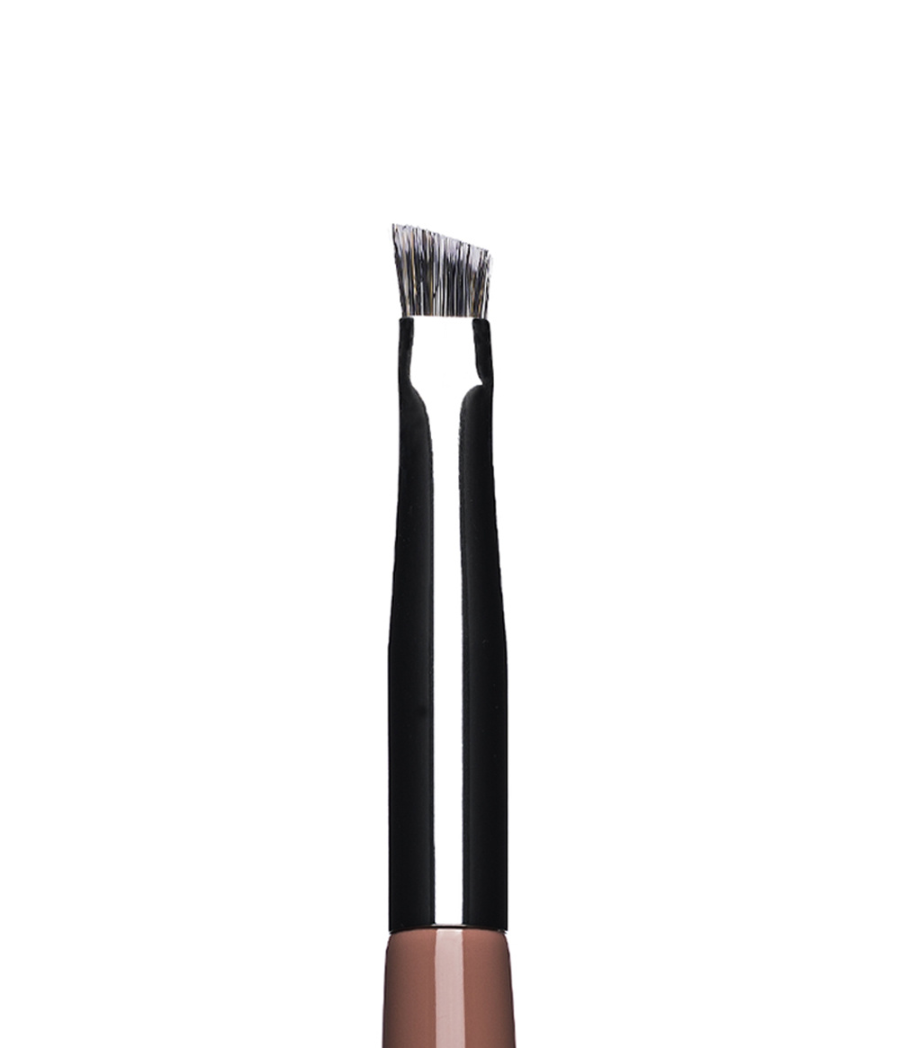 SUPER ANGLED BROW BRUSH 01